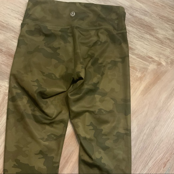 Lululemon Wunder Under Pants - Picture 4 of 5